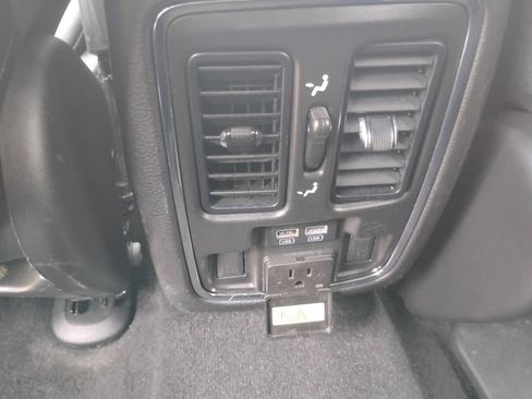 Used 2022 Jeep Grand Cherokee Limited AWD/4WD image 38