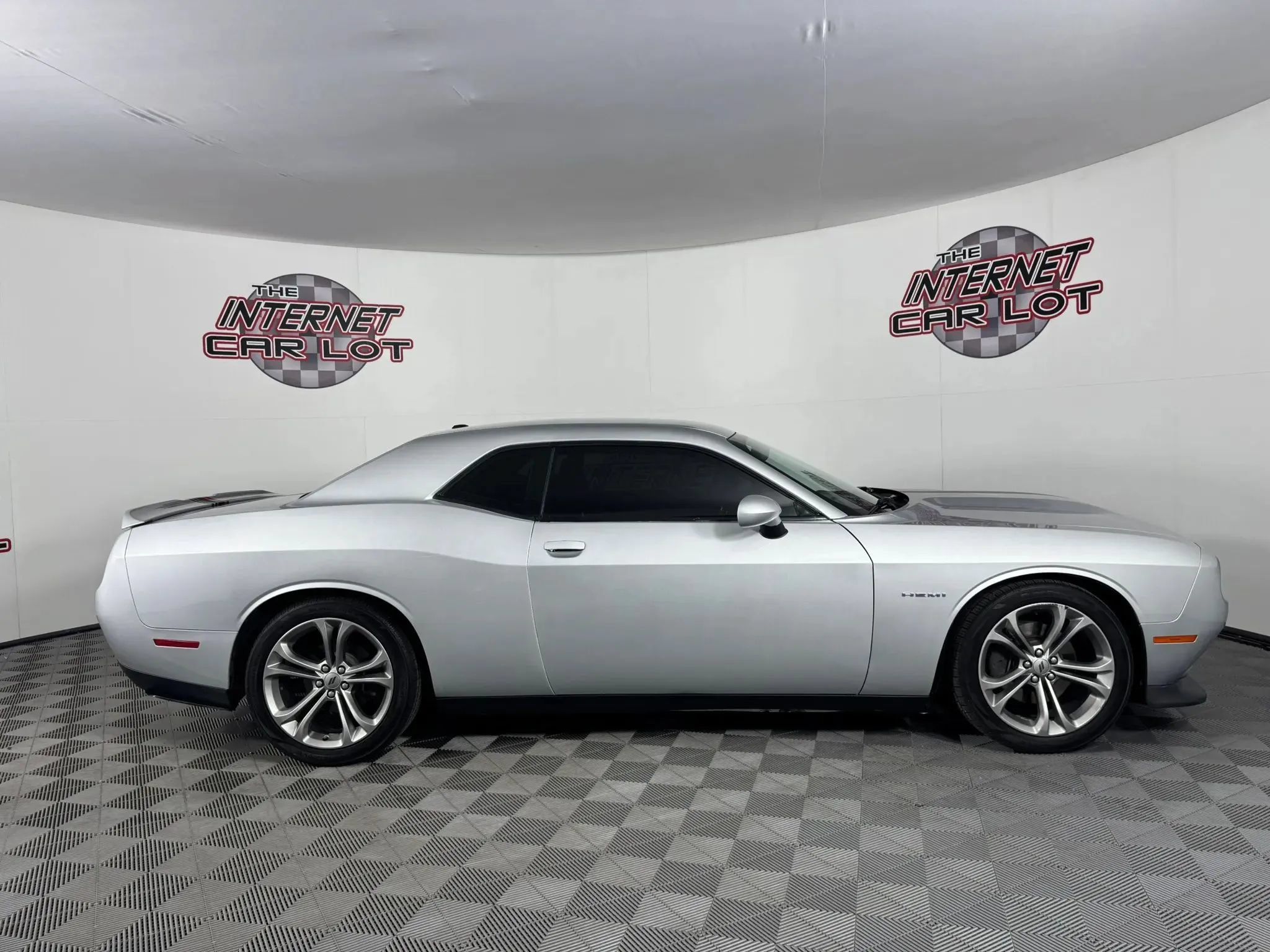 Used 2020 Dodge Challenger R/T RWD image 8