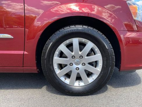 Used 2016 Chrysler Town & Country Touring w/ Driver Convenience Group FWD image 7