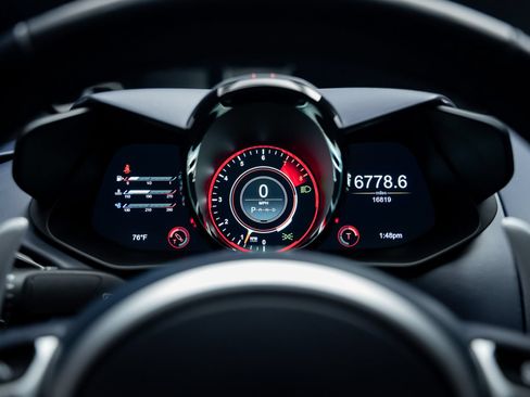 Used 2023 Aston Martin V8 Vantage Coupe RWD image 43