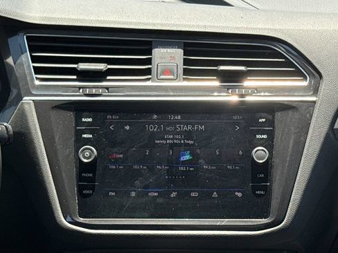 Used 2021 Volkswagen Tiguan SE w/ Panoramic Sunroof Package AWD/4WD image 11