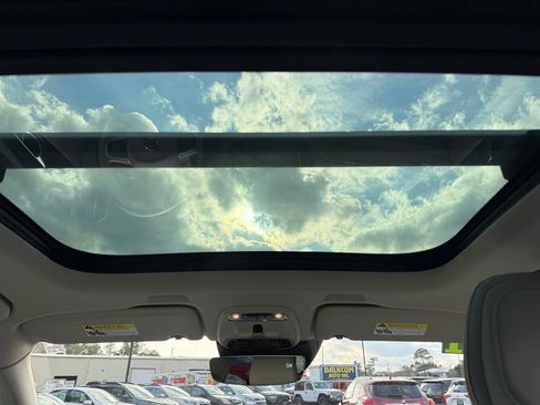 Used 2021 Volvo XC60 T5 Momentum w/ Advanced Package image 10