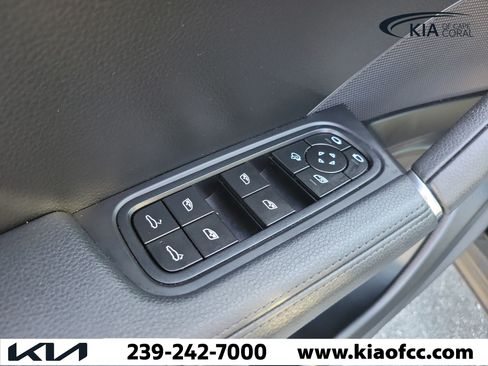 Used 2023 Porsche Cayenne AWD/4WD image 24