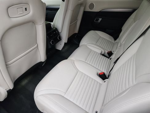 Certified 2025 Land Rover Discovery Dynamic SE image 34