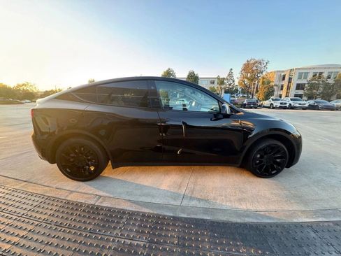 Used 2023 Tesla Model Y Long Range image 8