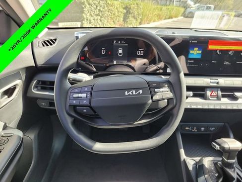 New 2025 Kia K4 LXS image 12