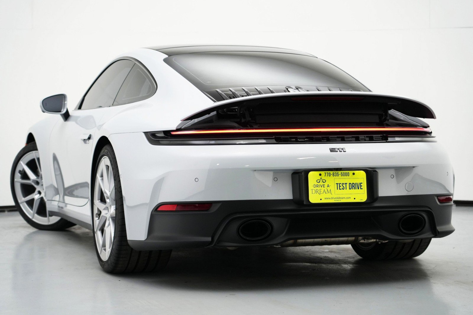 Used 2025 Porsche 911 Carrera RWD image 6