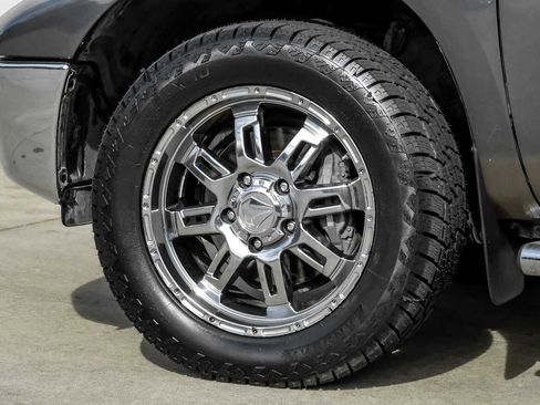 Used 2013 Toyota Tundra 4x4 CrewMax image 49