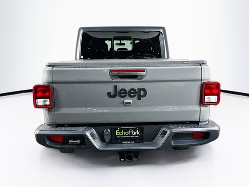 Used 2022 Jeep Gladiator Sport image 7
