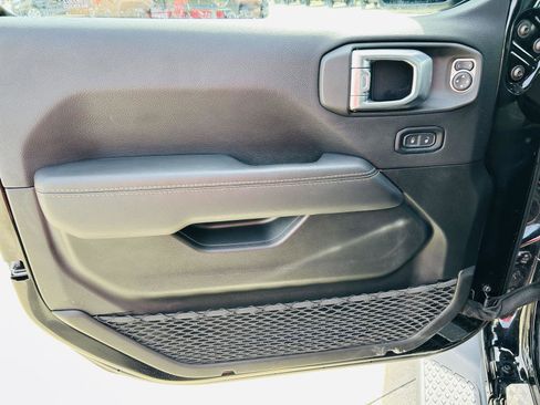 Used 2022 Jeep Gladiator Overland image 11