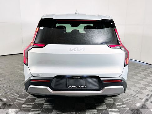 Used 2026 Kia EV9 Light image 4
