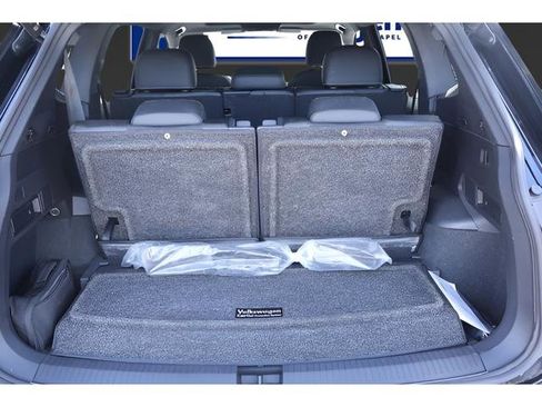 Certified 2023 Volkswagen Tiguan SE R-Line FWD image 19