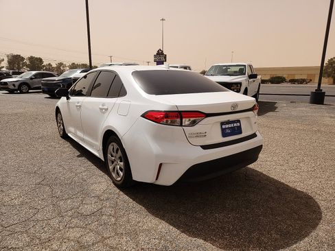 Used 2025 Toyota Corolla LE image 5