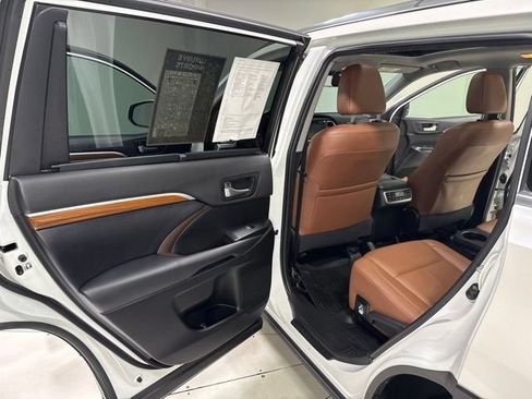 Used 2019 Toyota Highlander Limited Platinum AWD/4WD image 28