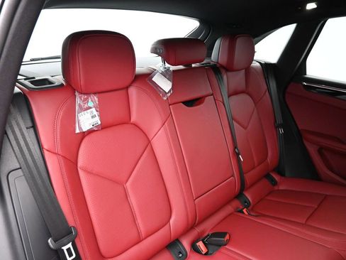 Certified 2026 Porsche Macan image 12