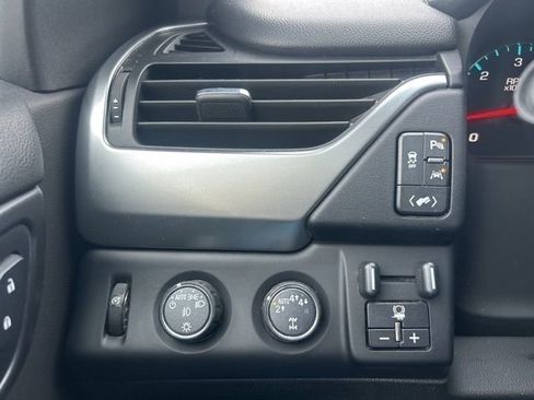 Used 2017 Chevrolet Suburban LT w/ Luxury Package image 18