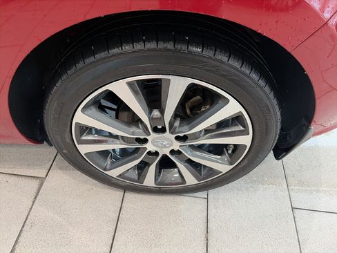 Used 2020 Hyundai Elantra GT FWD image 9