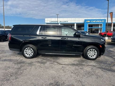 Used 2024 Chevrolet Suburban LT image 2