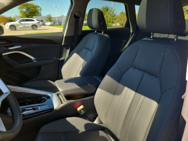Used 2025 Audi Q5 Premium Plus w/ Premium Plus AWD/4WD image 5
