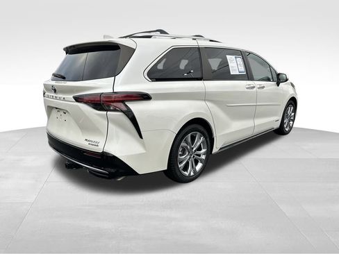 Used 2021 Toyota Sienna Platinum image 7