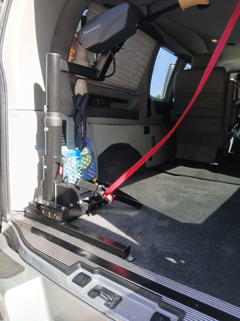 Used 2022 GMC Savana 2500 w/ Enhanced Convenience Package RWD image 3