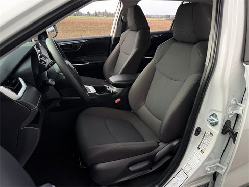 Used 2025 Toyota RAV4 LE image 12