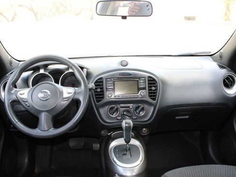 Used 2016 Nissan Juke S FWD image 10