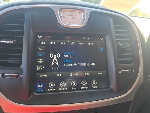 Used 2022 Chrysler 300 Touring L w/ Comfort Group image 27