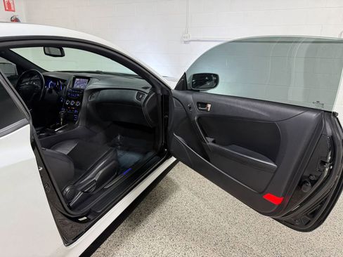 Used 2013 Hyundai Genesis 3.8 RWD image 37