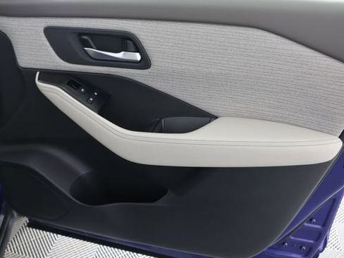 Used 2022 Nissan Rogue SV image 27