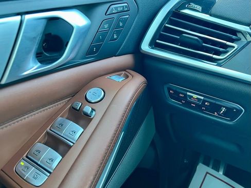 Used 2021 BMW X7 xDrive40i w/ M Sport Package image 18