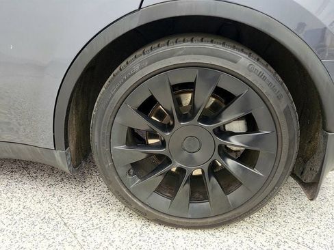 Used 2021 Tesla Model Y Long Range image 9