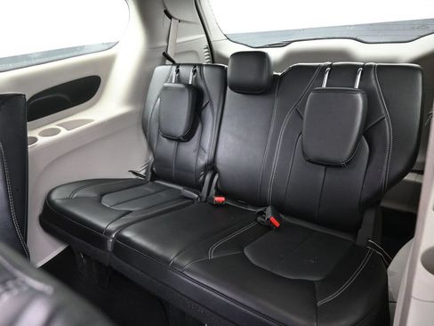 Used 2024 Chrysler Pacifica Limited FWD image 27