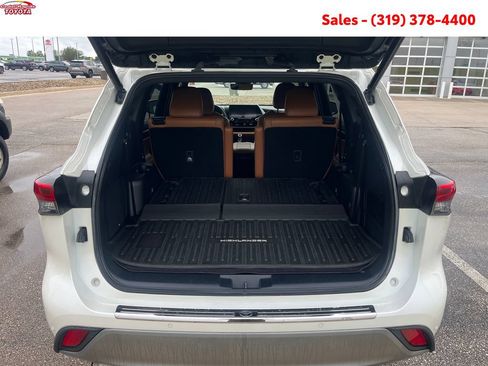 Certified 2021 Toyota Highlander Platinum AWD/4WD image 14