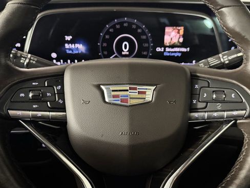 Used 2021 Cadillac Escalade Premium Luxury AWD/4WD image 15
