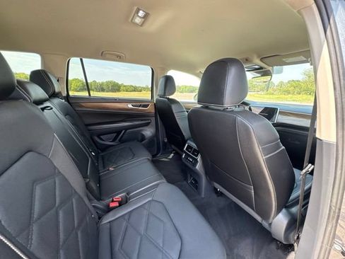 Used 2025 Volkswagen Atlas SE FWD image 17
