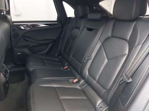 Used 2022 Porsche Macan w/ Premium Package Plus image 16