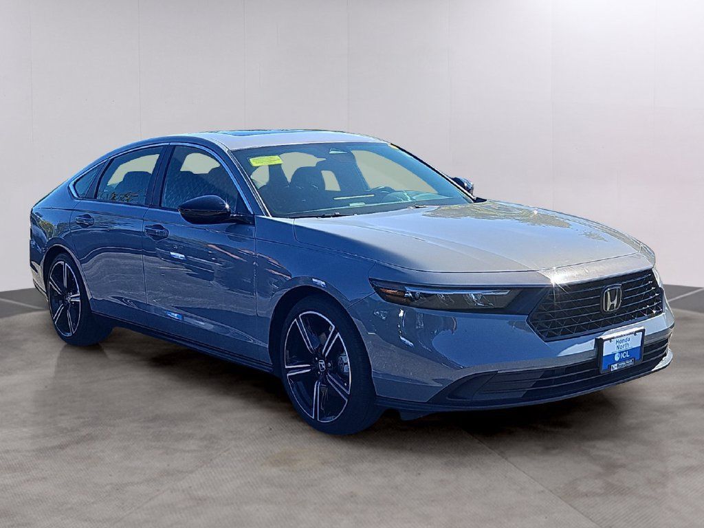 Used 2025 Honda Accord Sport image 3