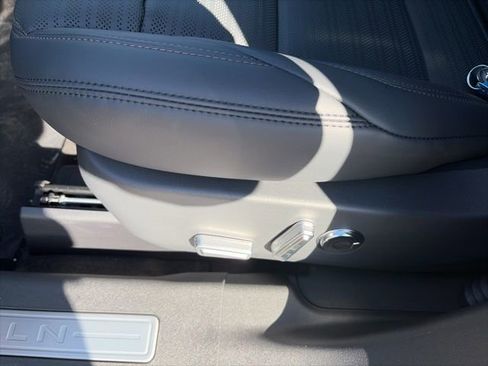 New 2026 Lincoln Nautilus Reserve AWD/4WD image 18