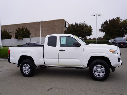 Used 2021 Toyota Tacoma SR image 4