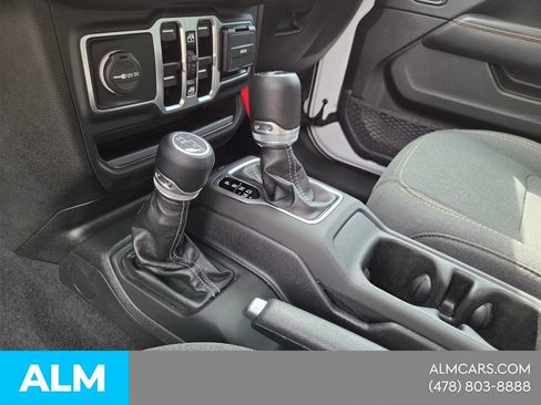 Used 2025 Jeep Wrangler Unlimited Sahara AWD/4WD image 29