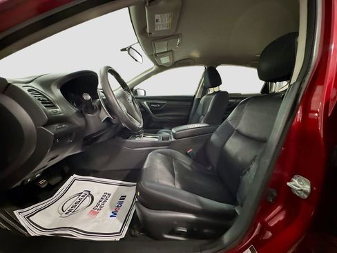 Used 2018 Nissan Altima 2.5 SR w/ Interior Lighting Package image 10