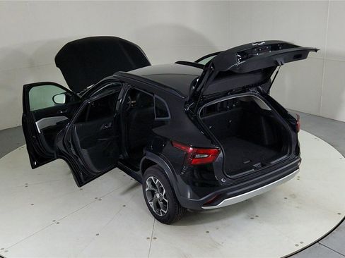 Used 2024 Chevrolet Trax LT image 45