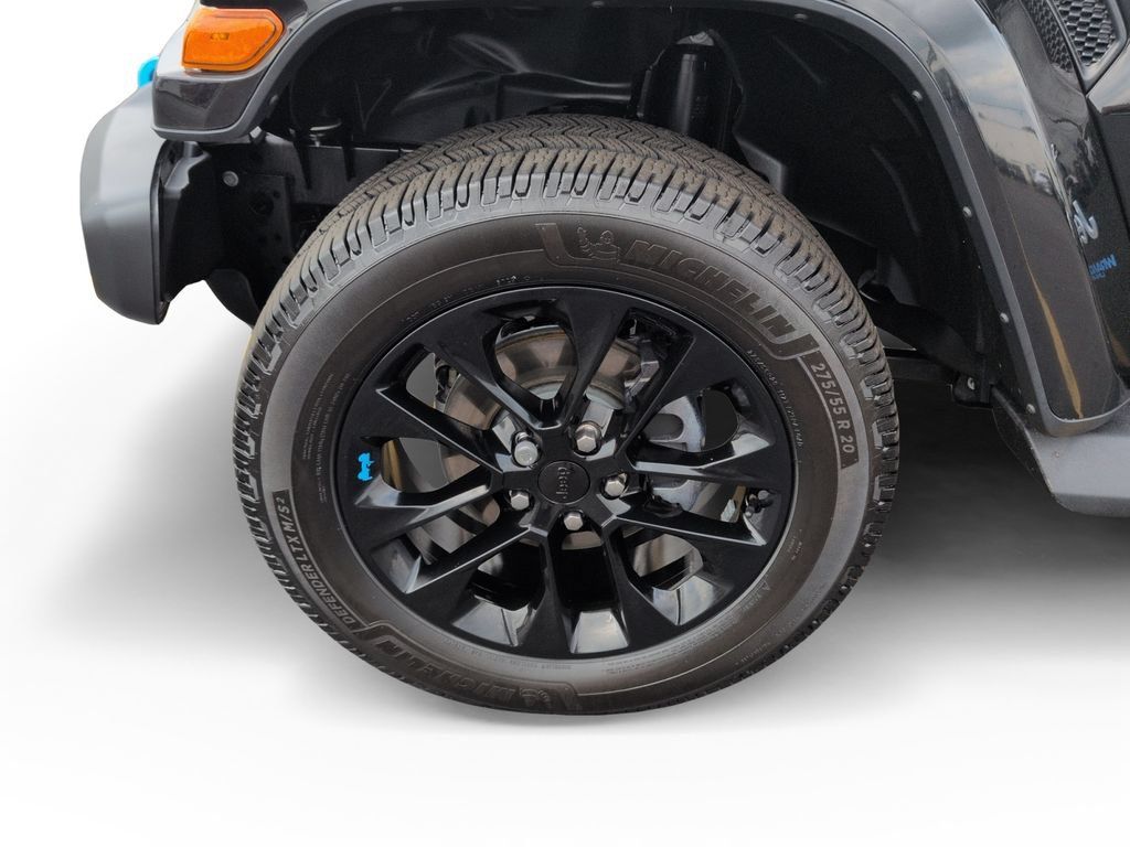 Used 2022 Jeep Wrangler Unlimited Sahara w/ Cold Weather Group AWD/4WD image 28