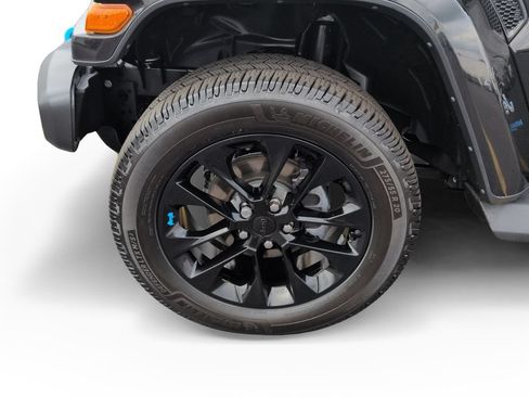 Used 2022 Jeep Wrangler Unlimited Sahara w/ Cold Weather Group AWD/4WD image 28
