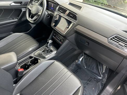 Used 2023 Volkswagen Tiguan SE image 19
