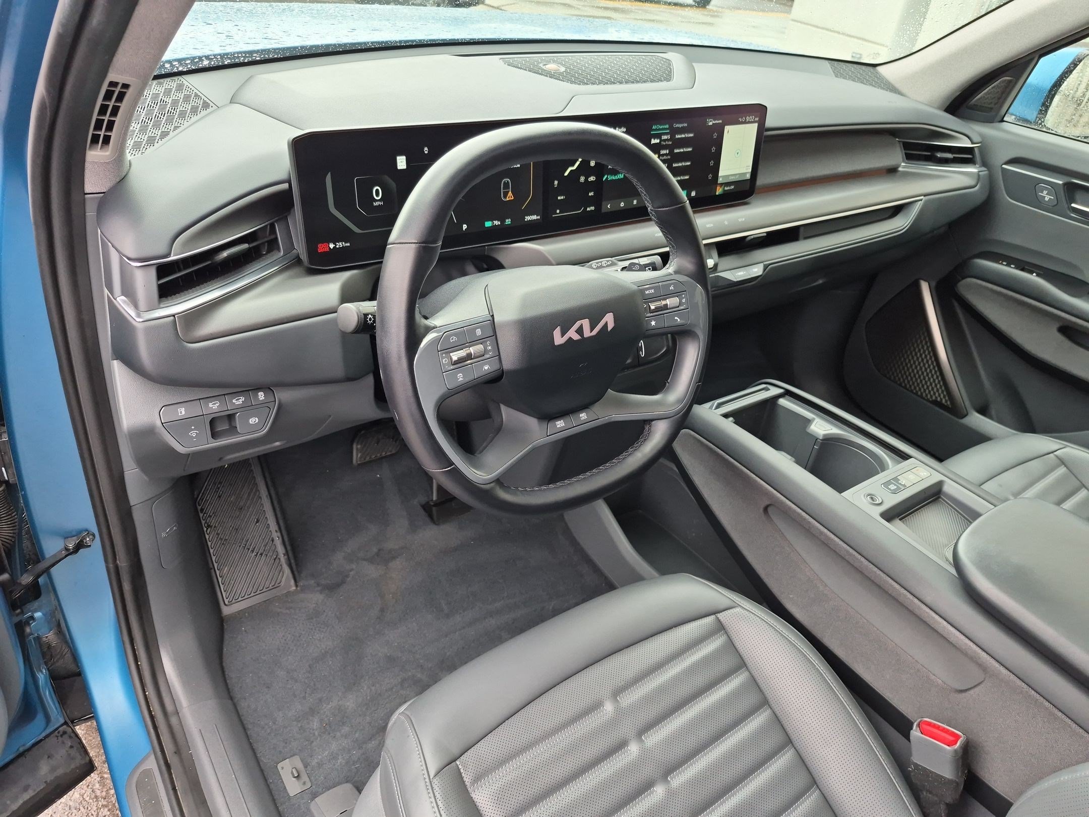 Used 2024 Kia EV9 Land w/ Towing Package AWD/4WD image 17
