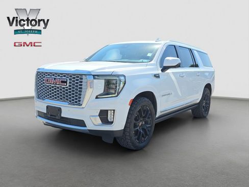 Used 2023 GMC Yukon XL Denali AWD/4WD image 3