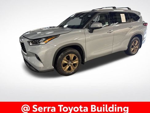 Used 2022 Toyota Highlander Bronze Edition AWD/4WD image 1