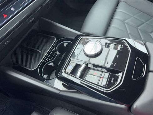 Used 2024 BMW i5 eDrive40i image 33